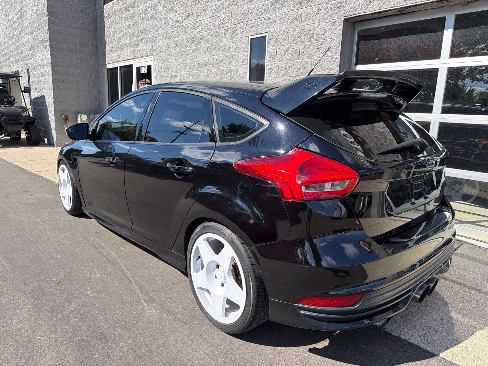 Used 2018 Ford Focus ST w/ Equipment Group 401A FWD image 4