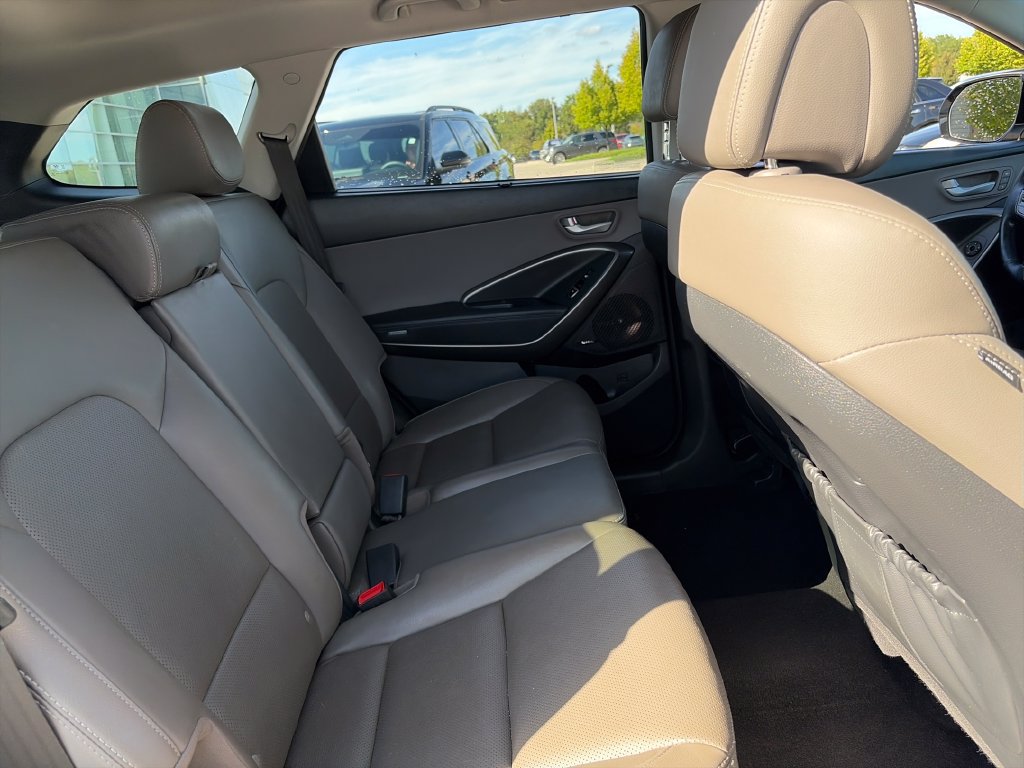 Used 2017 Hyundai Santa Fe AWD image 34