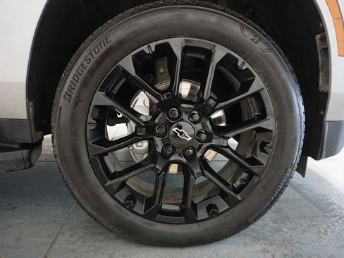 Certified 2025 Chevrolet Suburban LS image 8