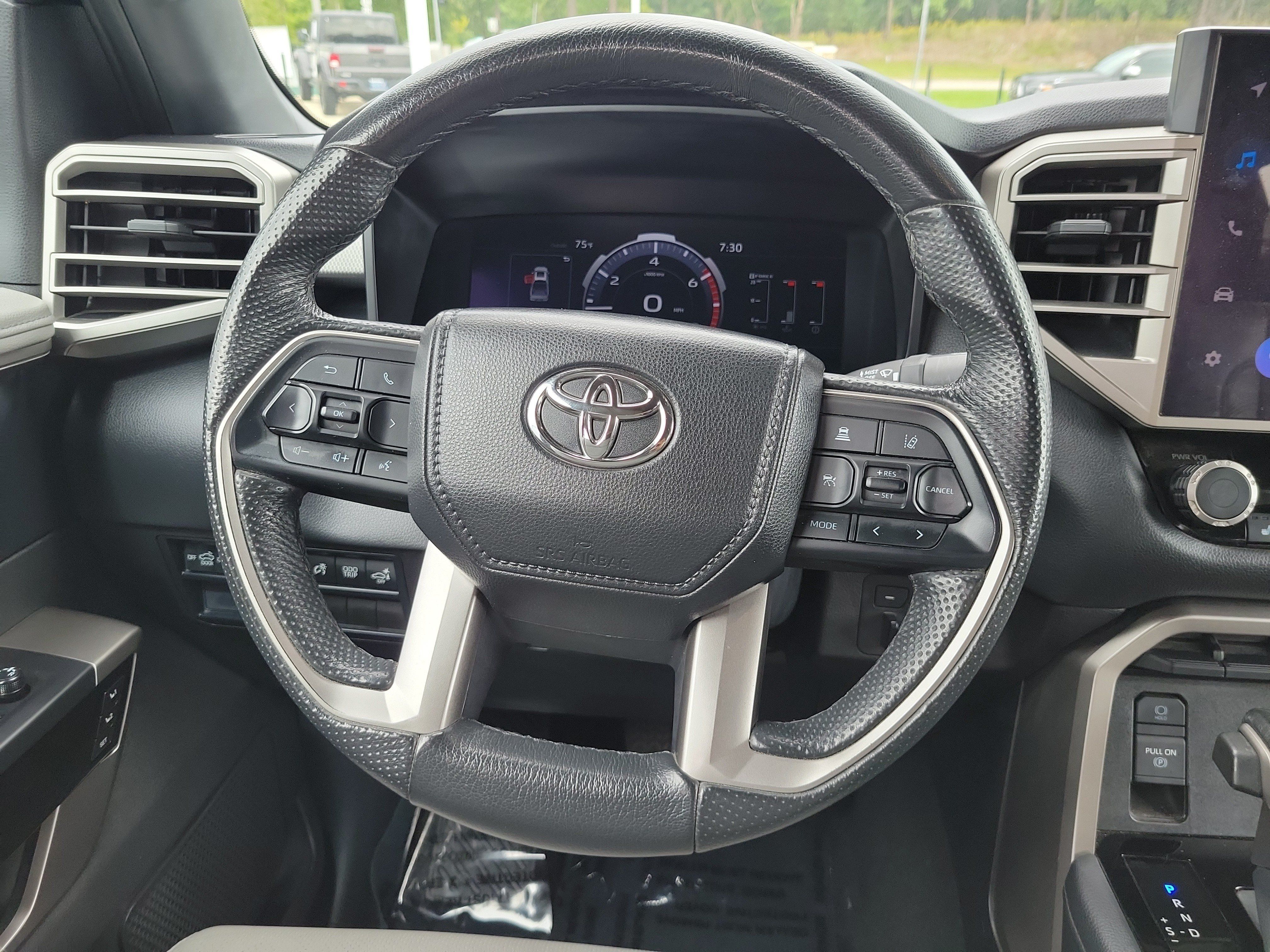 Used 2025 Toyota Tundra Limited AWD/4WD image 16
