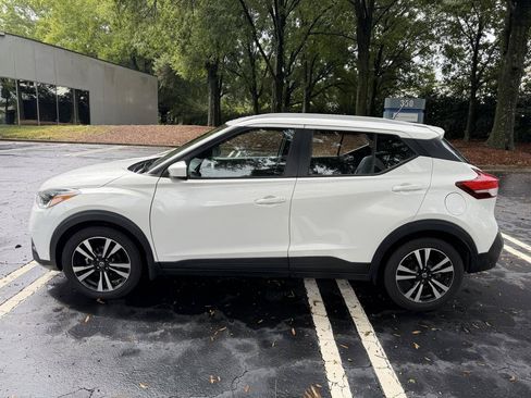 Used 2019 Nissan Kicks SV FWD image 8