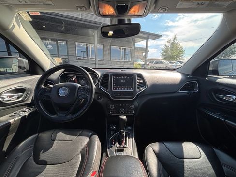 Used 2019 Jeep Cherokee Trailhawk AWD/4WD image 22