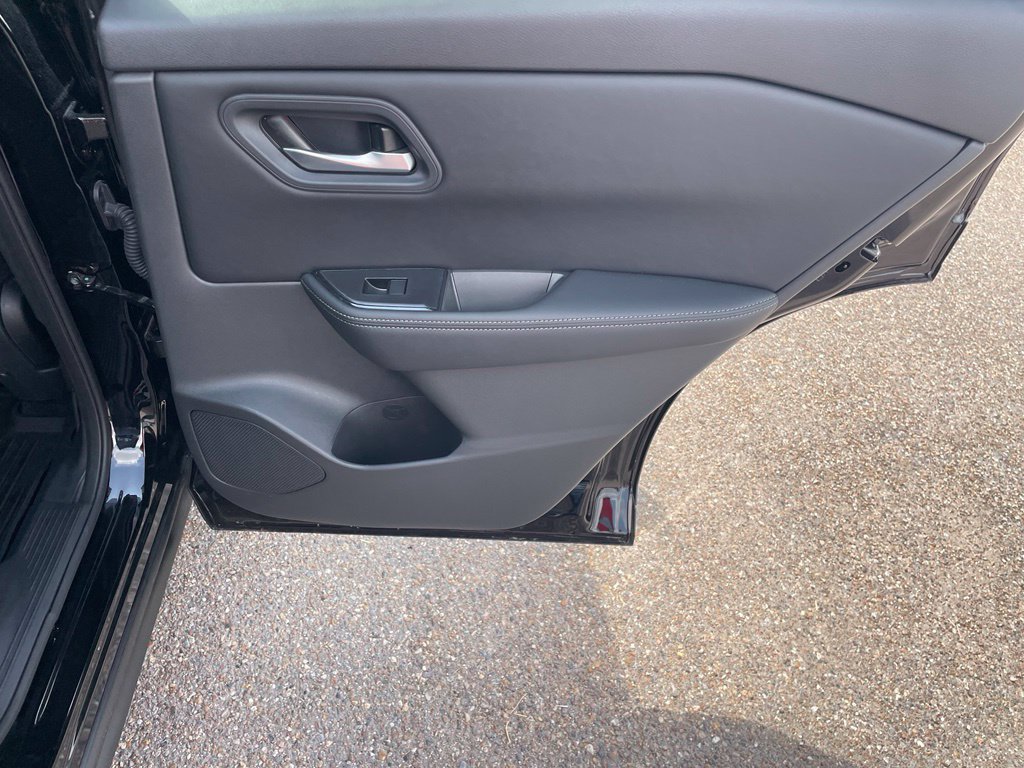 Certified 2026 Nissan Rogue SV FWD image 22
