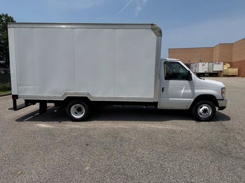 Used 2018 Ford E-350 and Econoline 350 Super Duty w/ Power Windows & Locks Group RWD image 34