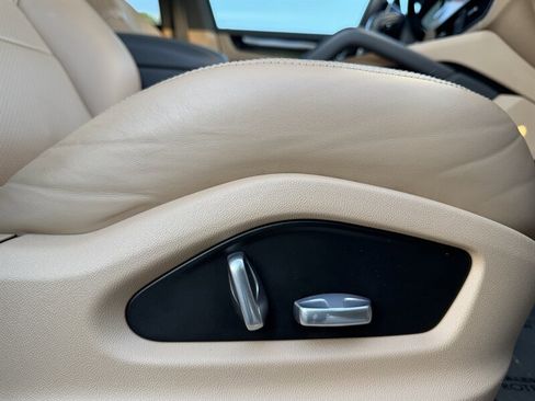 Used 2021 Porsche Cayenne image 39