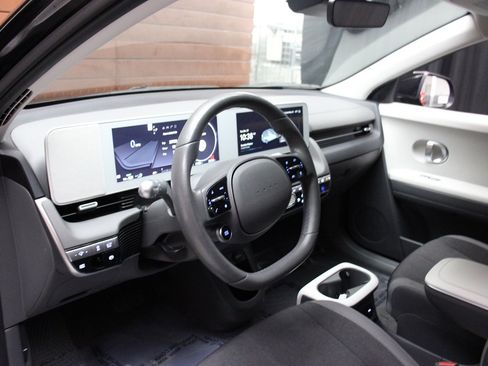 Used 2024 Hyundai Ioniq 5 SEL image 17