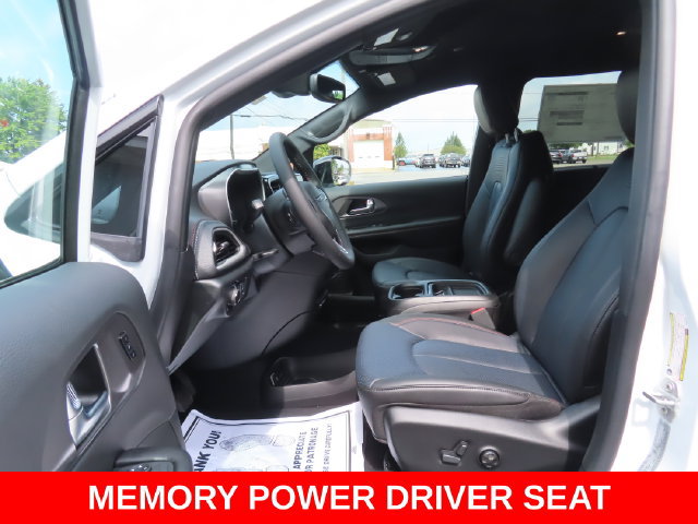New 2027 Chrysler Pacifica Select AWD/4WD image 17