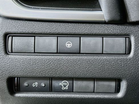 Used 2023 Nissan Rogue SV FWD image 17