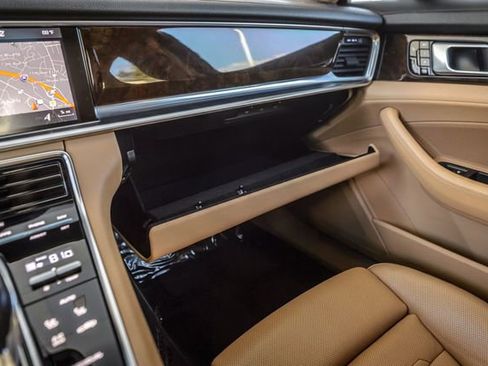 Used 2018 Porsche Panamera image 35