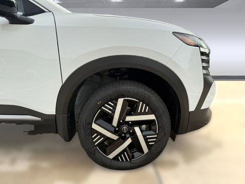 New 2026 Nissan Kicks SV image 9