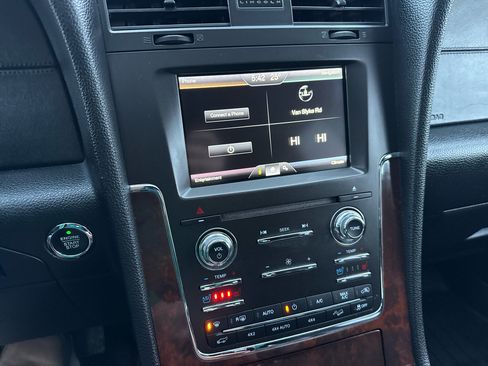 Used 2015 Lincoln Navigator 4WD image 18