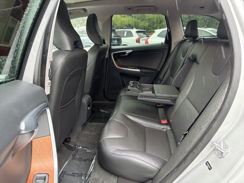 Used 2017 Volvo XC60 T5 Inscription w/ Preferred Option Package FWD image 32