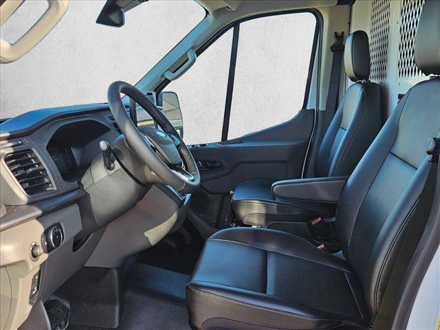 New 2026 Ford Transit 250 148 Medium Roof w/ Load Area Protection Package RWD image 4