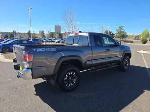 Used 2022 Toyota Tacoma TRD Off-Road image 3
