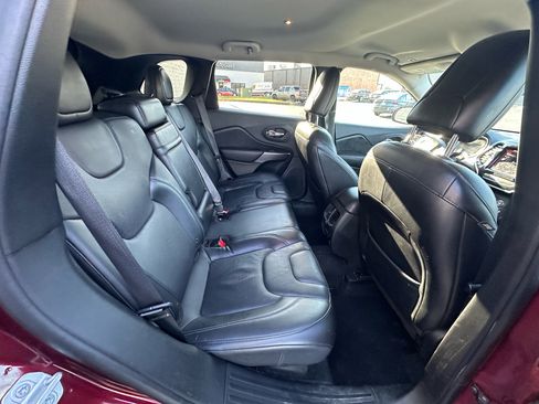 Used 2019 Jeep Cherokee Limited image 12