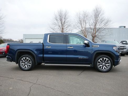 Used 2022 GMC Sierra 1500 Denali w/ Denali Reserve Package AWD/4WD image 11