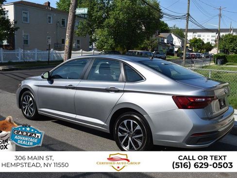 Used 2024 Volkswagen Jetta SE FWD image 5