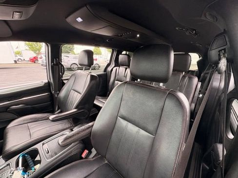 Used 2019 Dodge Grand Caravan GT FWD image 12