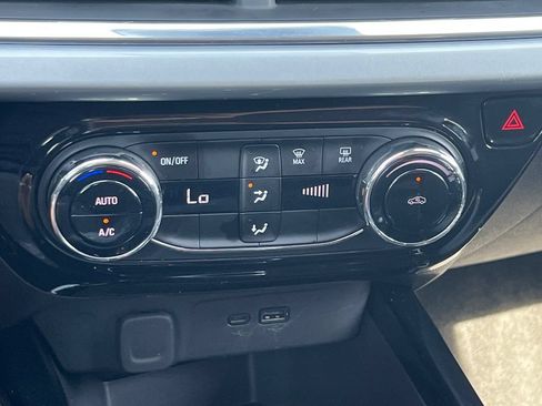 Used 2025 Chevrolet Trax LT FWD image 24