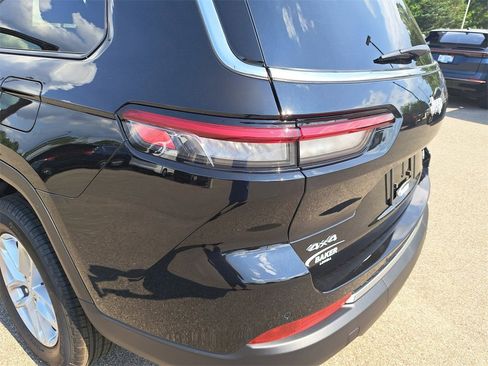 New 2025 Jeep Grand Cherokee L Laredo w/ Luxury Tech Group I image 35