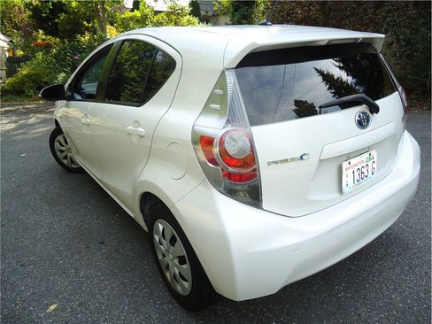 Used 2014 Toyota Prius C Two image 8