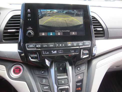 Used 2018 Honda Odyssey Touring image 18