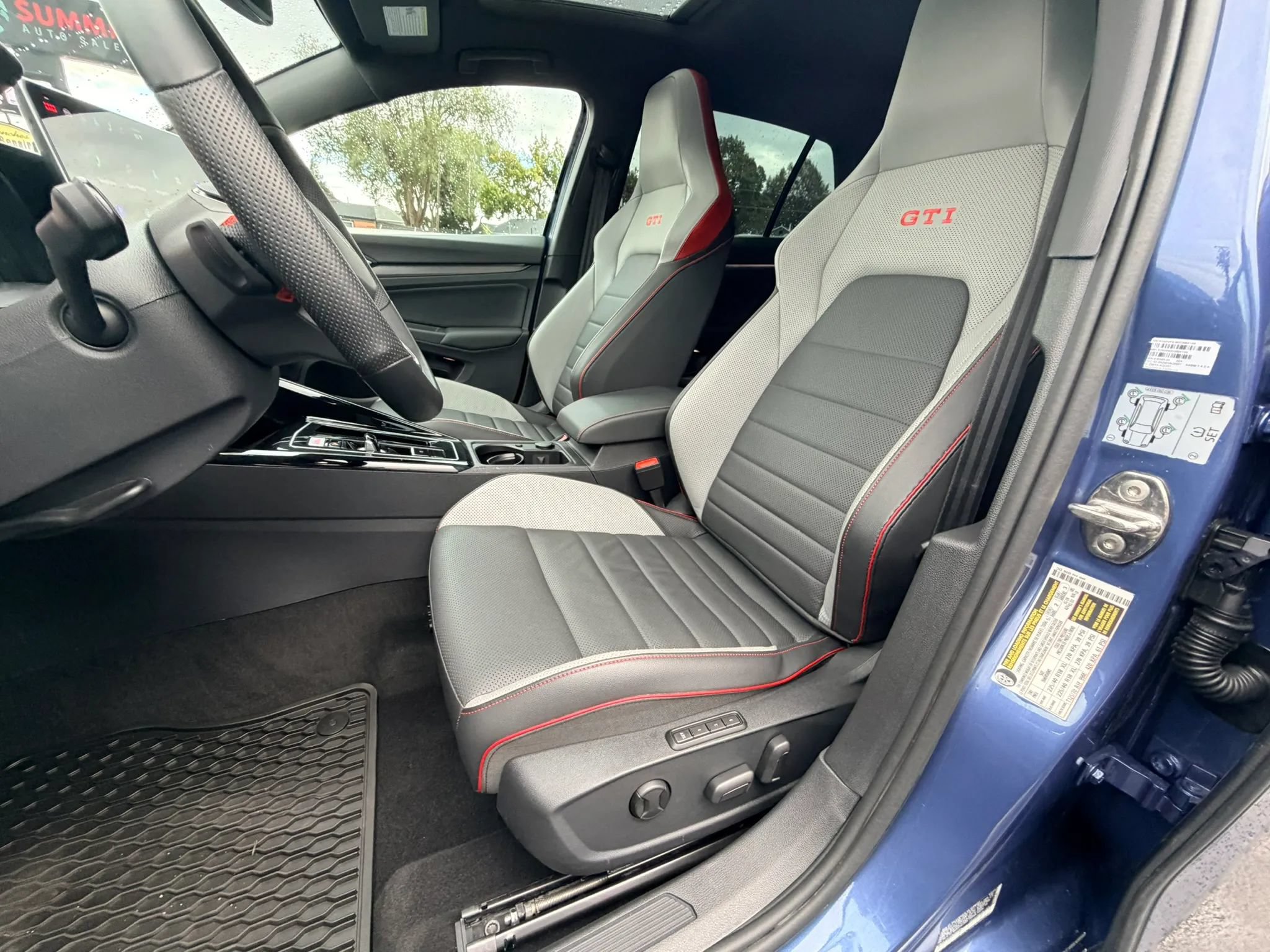 Used 2025 Volkswagen GTI SE FWD image 10