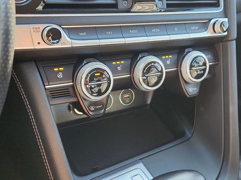 Used 2022 Genesis G70 3.3T image 15