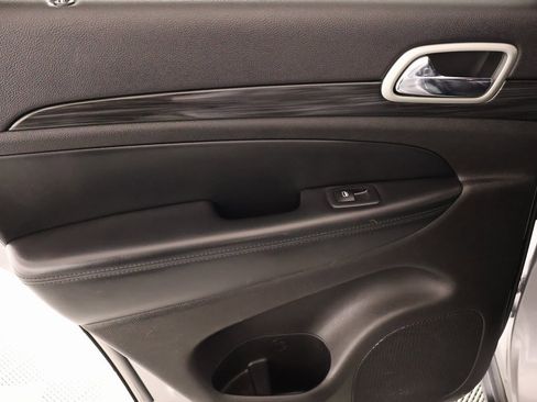 Used 2021 Jeep Grand Cherokee Laredo image 15