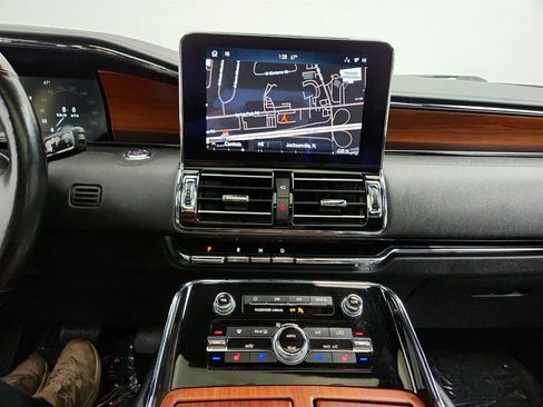 Used 2020 Lincoln Navigator Reserve image 21