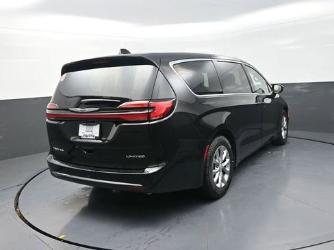 New 2026 Chrysler Pacifica Limited FWD image 9