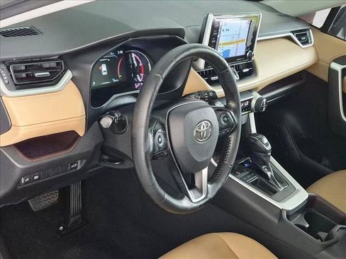 Used 2019 Toyota RAV4 Limited FWD image 9