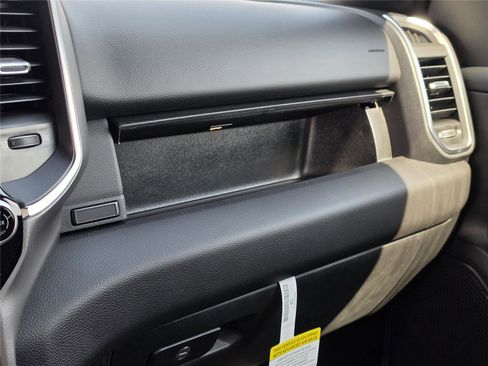 New 2026 RAM 1500 Big Horn AWD/4WD image 29