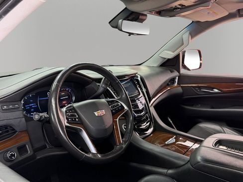 Used 2018 Cadillac Escalade Premium Luxury RWD image 16