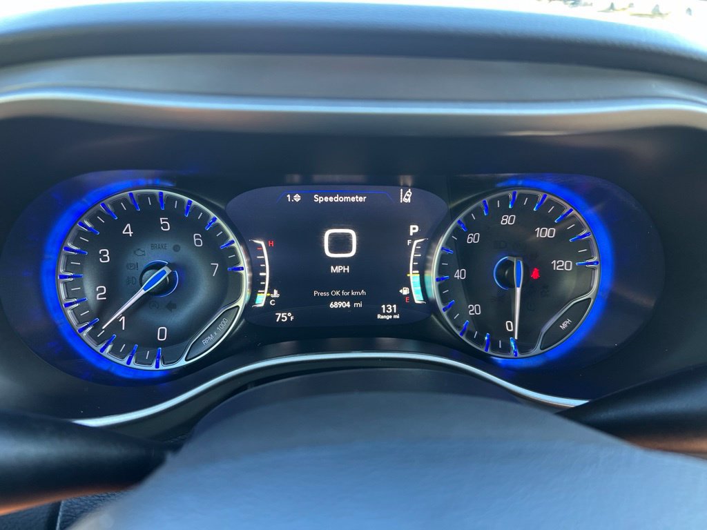 Used 2025 Chrysler Pacifica Select FWD image 46