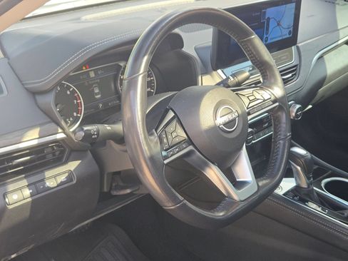 Used 2024 Nissan Altima 2.5 SL FWD image 10