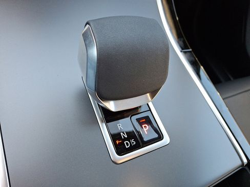 New 2025 Land Rover Range Rover Velar Dynamic SE image 12