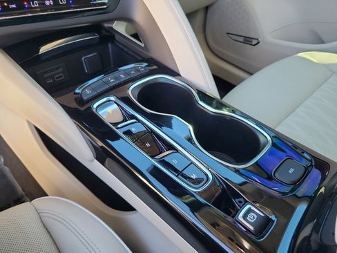 Used 2023 Buick Envision Avenir image 22