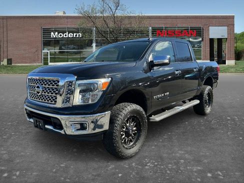Used 2018 Nissan Titan SL image 1