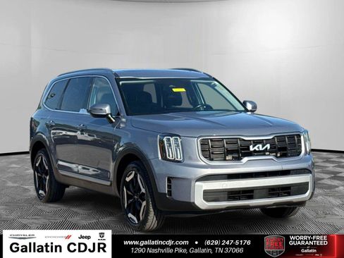 Used 2025 Kia Telluride S AWD/4WD image 3