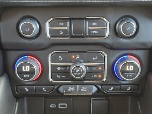 Used 2023 Chevrolet Tahoe Z71 w/ Luxury Package AWD/4WD image 14