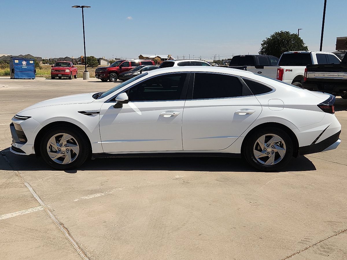 Used 2025 Hyundai Sonata SE FWD image 2