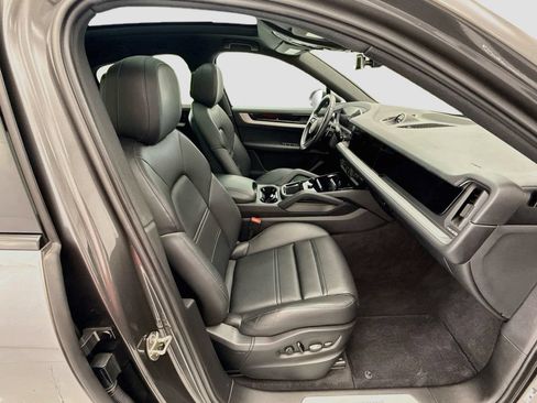 Certified 2024 Porsche Cayenne Coupe AWD/4WD image 21