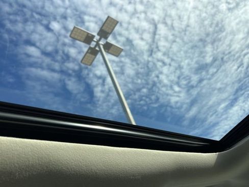 Used 2020 Toyota Corolla LE image 17