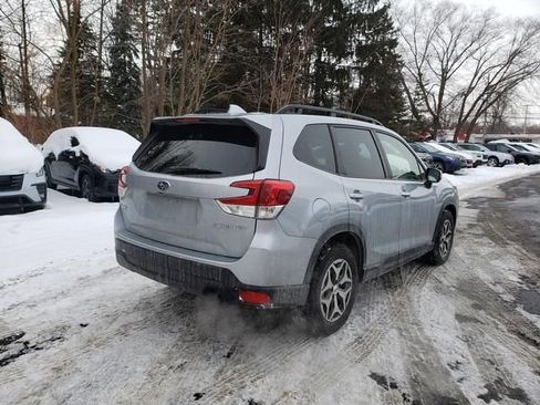 Used 2022 Subaru Forester Premium image 3