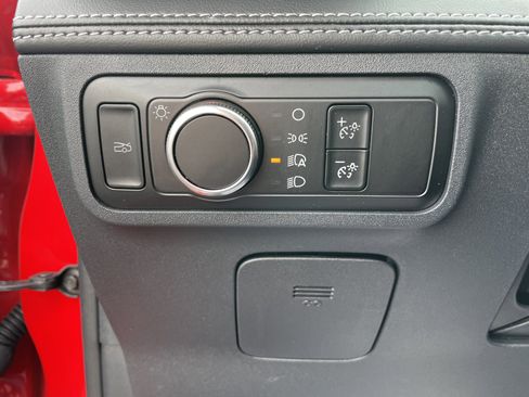 Used 2025 Ford Mustang Premium RWD image 27