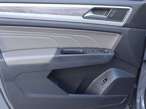 Used 2021 Volkswagen Atlas Cross Sport SE w/ Panoramic Sunroof Package image 14