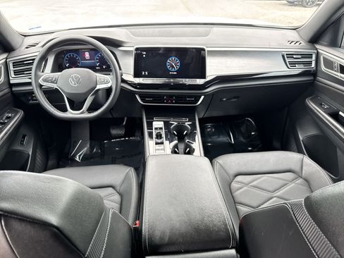 Certified 2024 Volkswagen Atlas Cross Sport SE FWD image 22