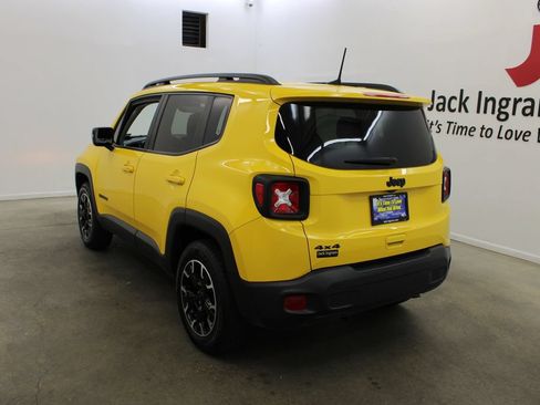 Used 2023 Jeep Renegade Latitude AWD/4WD image 3