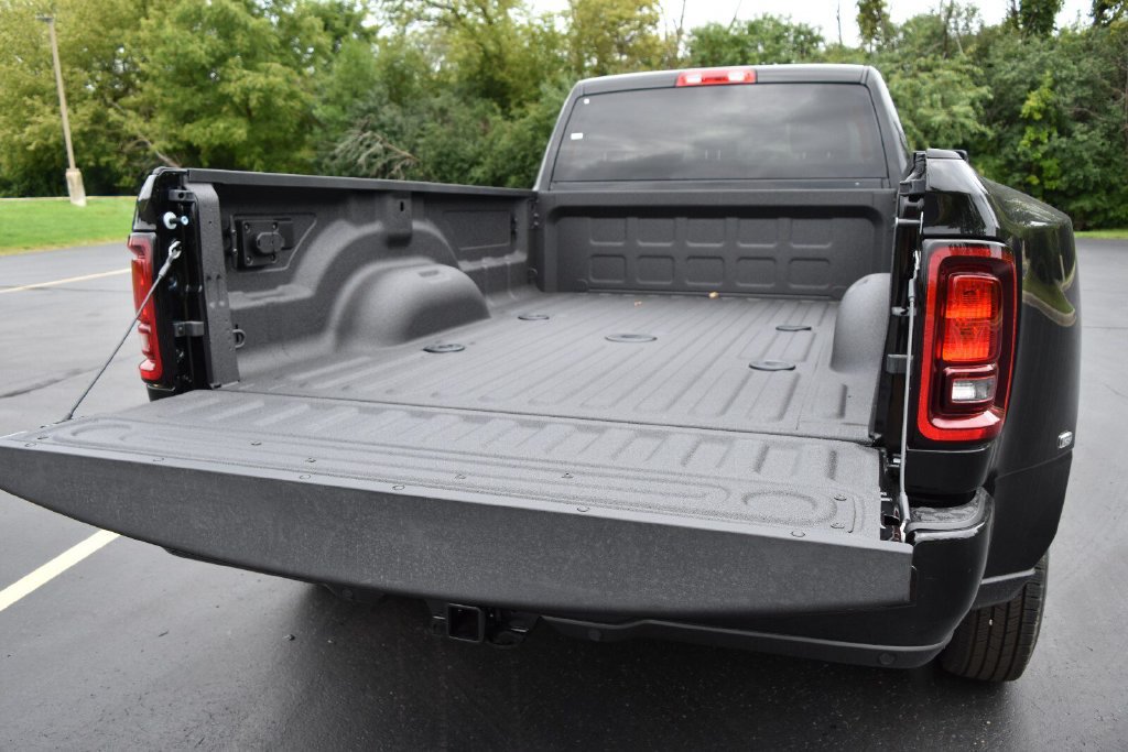 New 2026 RAM 3500 Big Horn AWD/4WD image 37